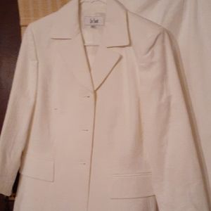 Women’s skirt suit